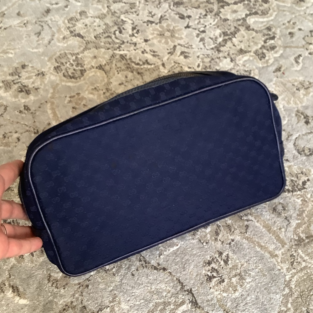 GUCCI vanity/cosmetic bag💙